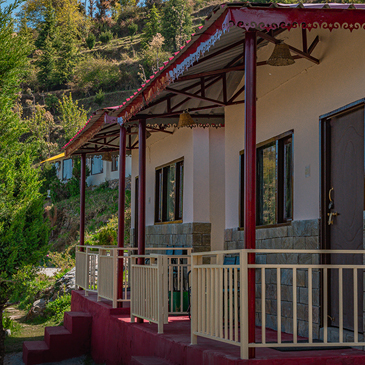 Whispering Pines Kanatal Mountain Cottage